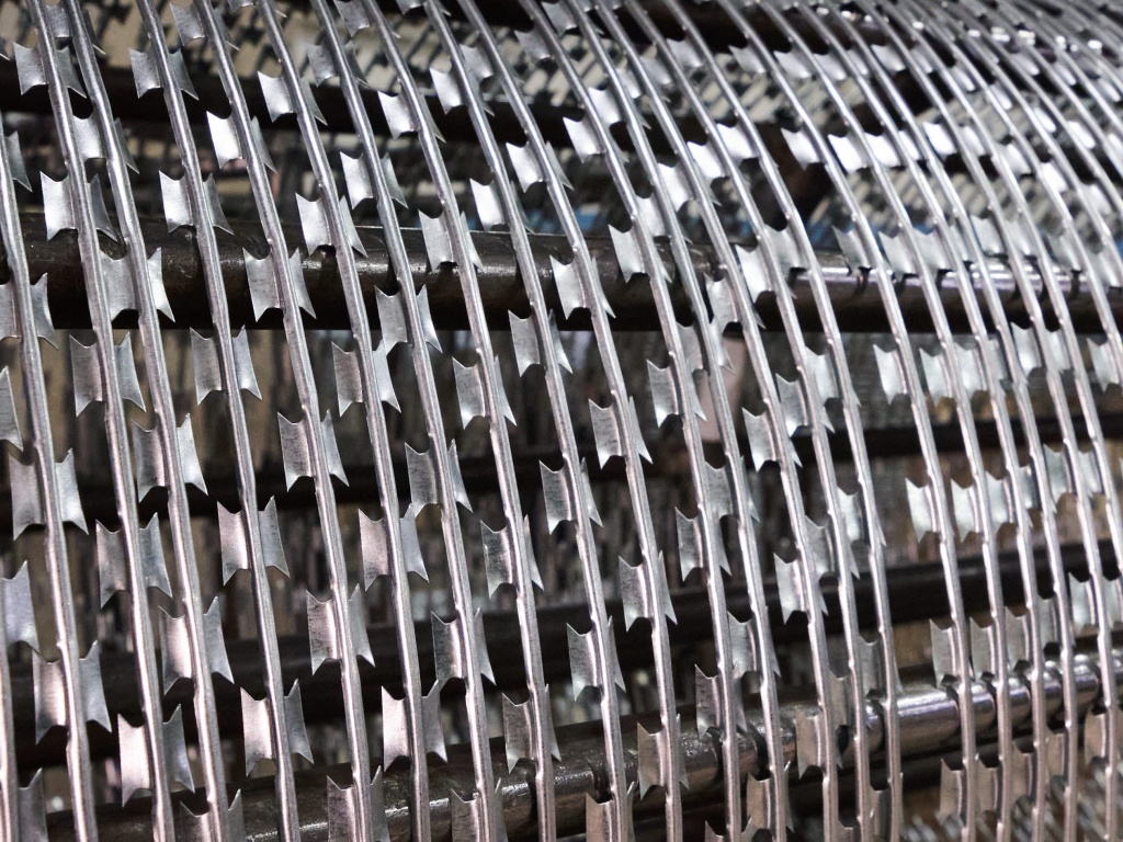 Спиральный барьер из армированной колючей ленты FVS_9622.jpg