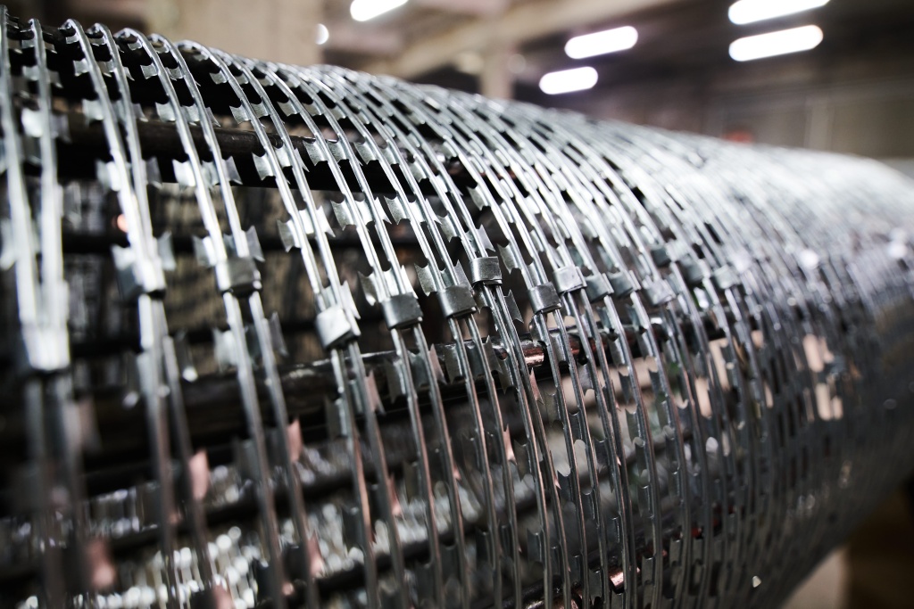 Колючая лента АКЛ от компании «Бастион-Пром»