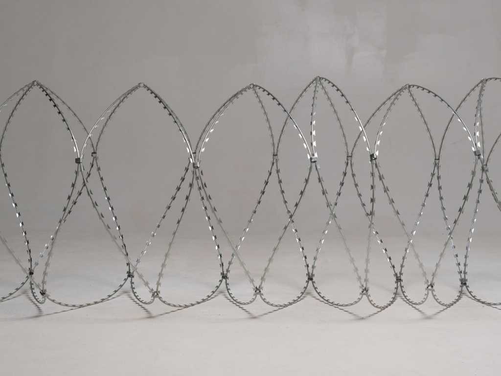 Спиральный барьер безопасности с пятиклепочным соединением