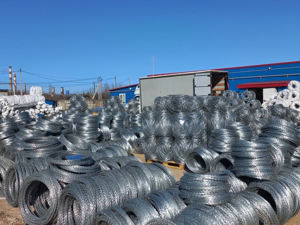 Барьеры безопасности из АКЛ на складе 