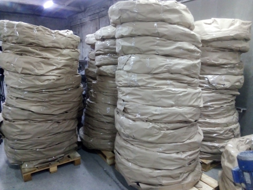 Упаковка спиральных барьеров в бумагу