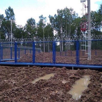 Ограждение производственных объектов: 3D-забор с барьером безопасности спиральным