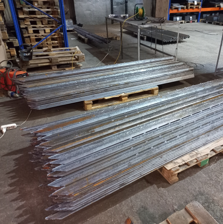 Стойка-столб ОЗ-288 (50х50х5мм) 2500мм