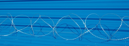 Спиральный барьер безопасности из армированной колючей ленты СББ АКЛ 500/40/3