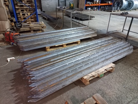 Металлические стойки оградительного забора ОЗ-288 (50х50х5мм) 3000мм