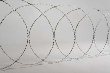 Плоский барьер безопасности из армированной колючей ленты ПББ АКЛ 600/10