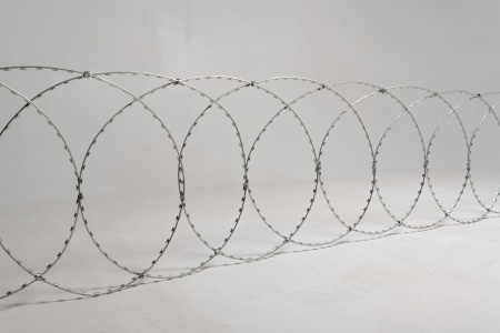 Плоский барьер безопасности из армированной колючей ленты ПББ АКЛ 450/10