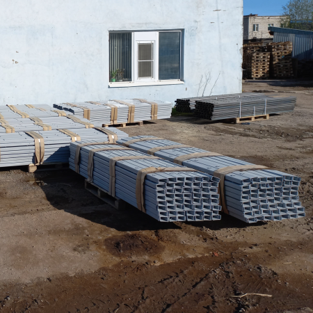 Столб из гнутого швеллера (100х50х3мм) 3000мм