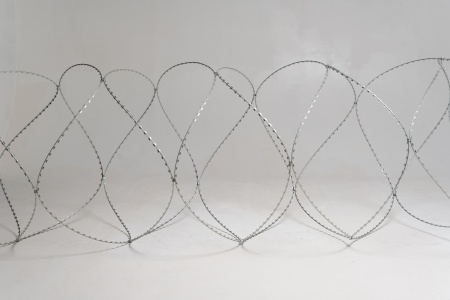 Спиральный барьер безопасности из армированной ленты СББ АКЛ 900/42/5