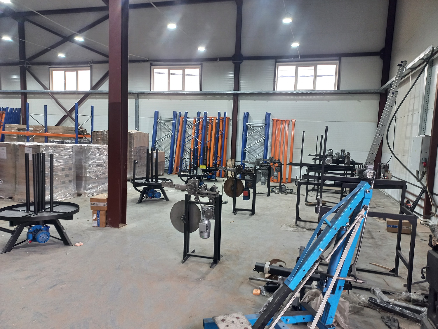 Новое оборудование для выпуска колючих барьеров безопасности