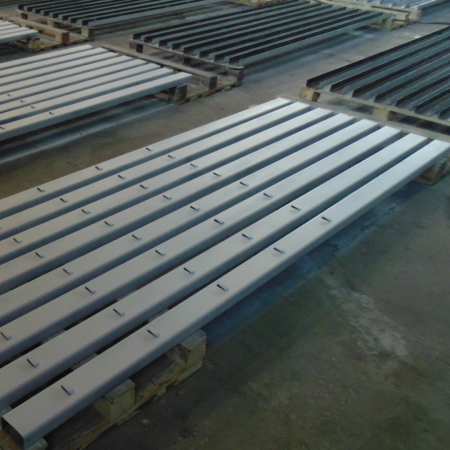 Столб из гнутого швеллера (100х50х3мм) 2500мм